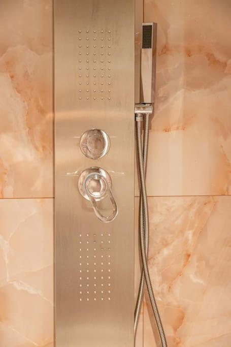 Smaragdi Luxury Jacuzzi Apartment Noho Premium Living Αθήνα Εξωτερικό φωτογραφία