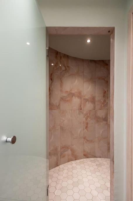 Smaragdi Luxury Jacuzzi Apartment Noho Premium Living Αθήνα Εξωτερικό φωτογραφία