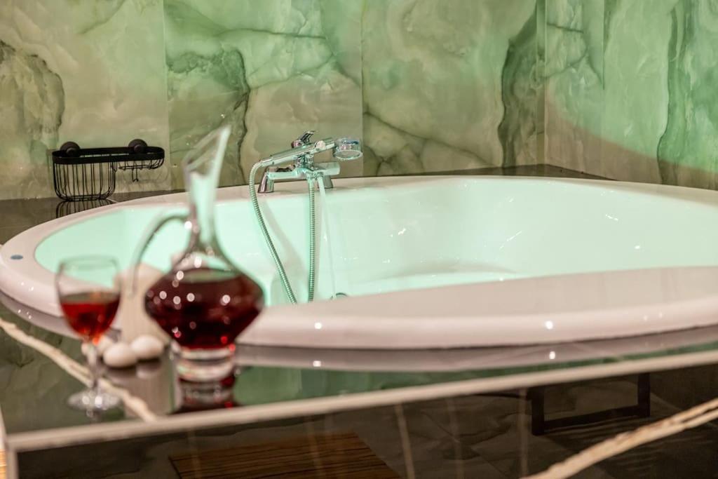 Smaragdi Luxury Jacuzzi Apartment Noho Premium Living Αθήνα Εξωτερικό φωτογραφία