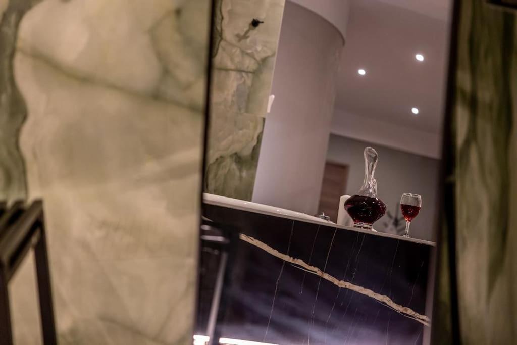 Smaragdi Luxury Jacuzzi Apartment Noho Premium Living Αθήνα Εξωτερικό φωτογραφία