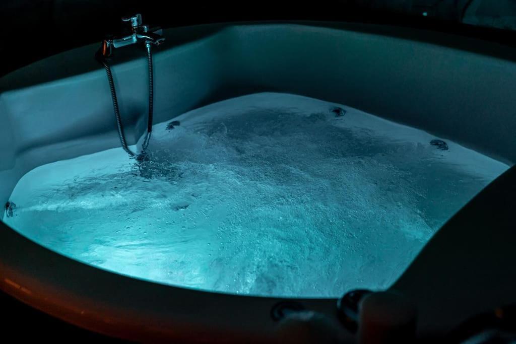 Smaragdi Luxury Jacuzzi Apartment Noho Premium Living Αθήνα Εξωτερικό φωτογραφία
