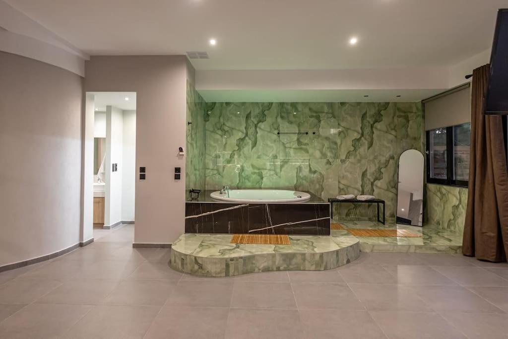 Smaragdi Luxury Jacuzzi Apartment Noho Premium Living Αθήνα Εξωτερικό φωτογραφία